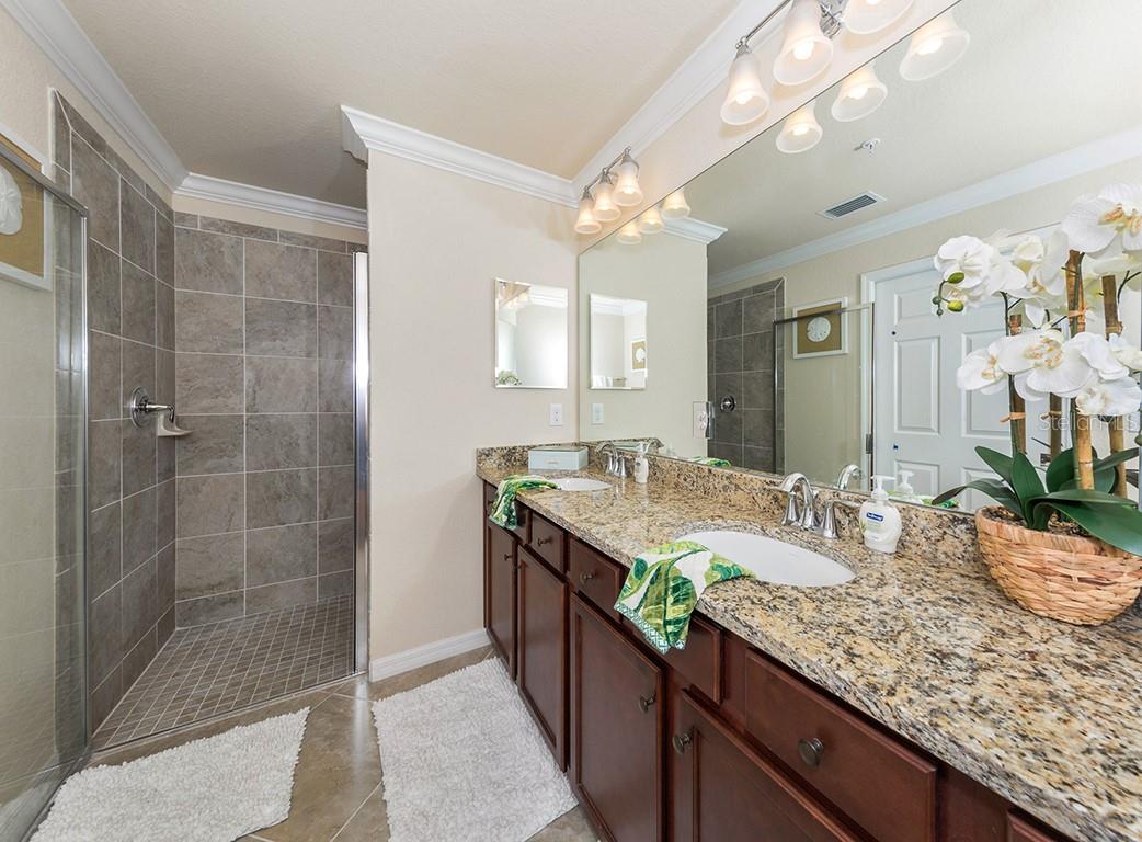 5548 PALMER CIR #103