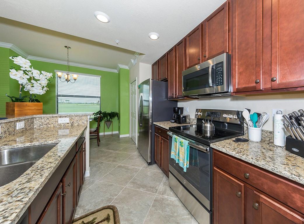 5548 PALMER CIR #103