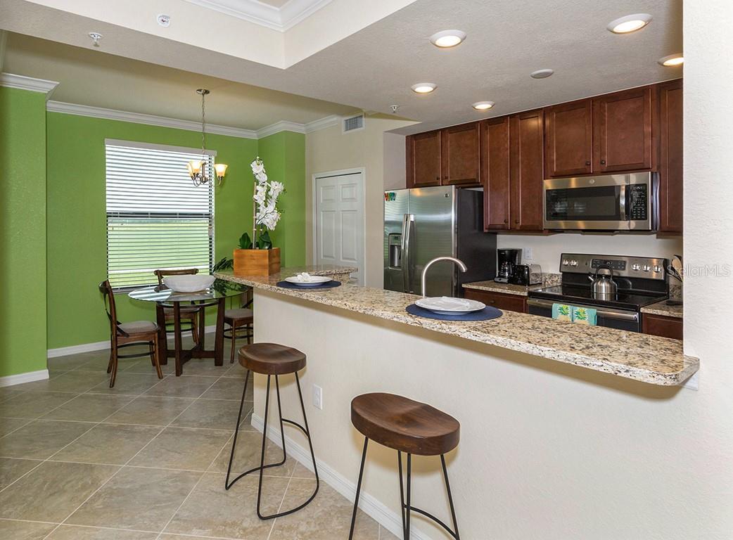 5548 PALMER CIR #103