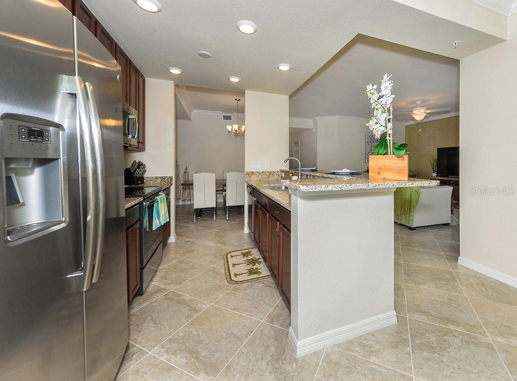 5548 PALMER CIR #103