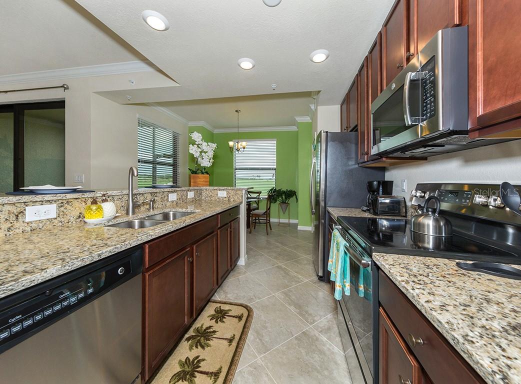 5548 PALMER CIR #103
