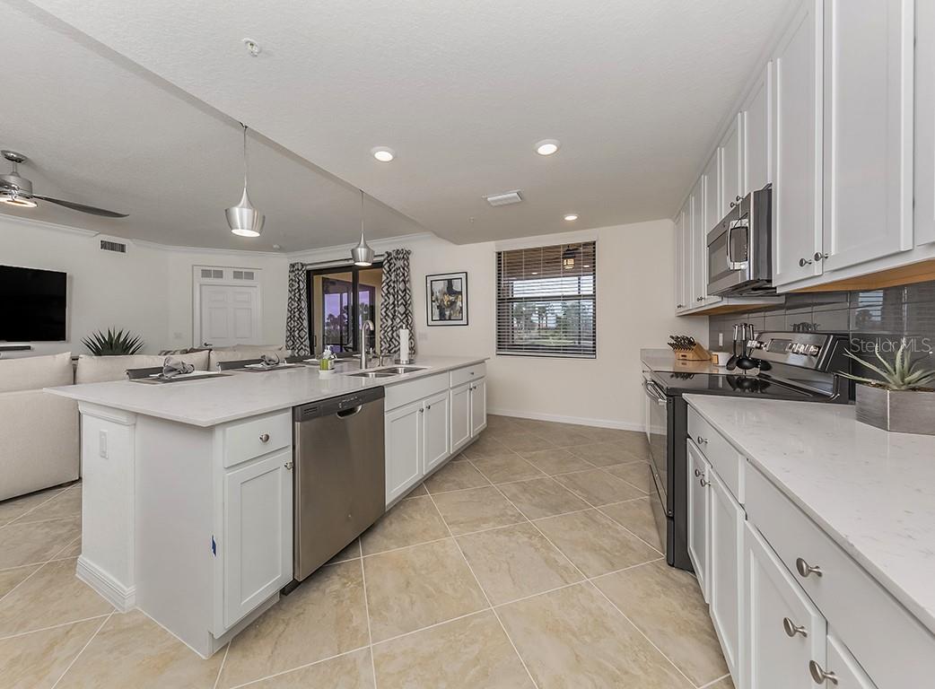 10792 TARFLOWER DR #102