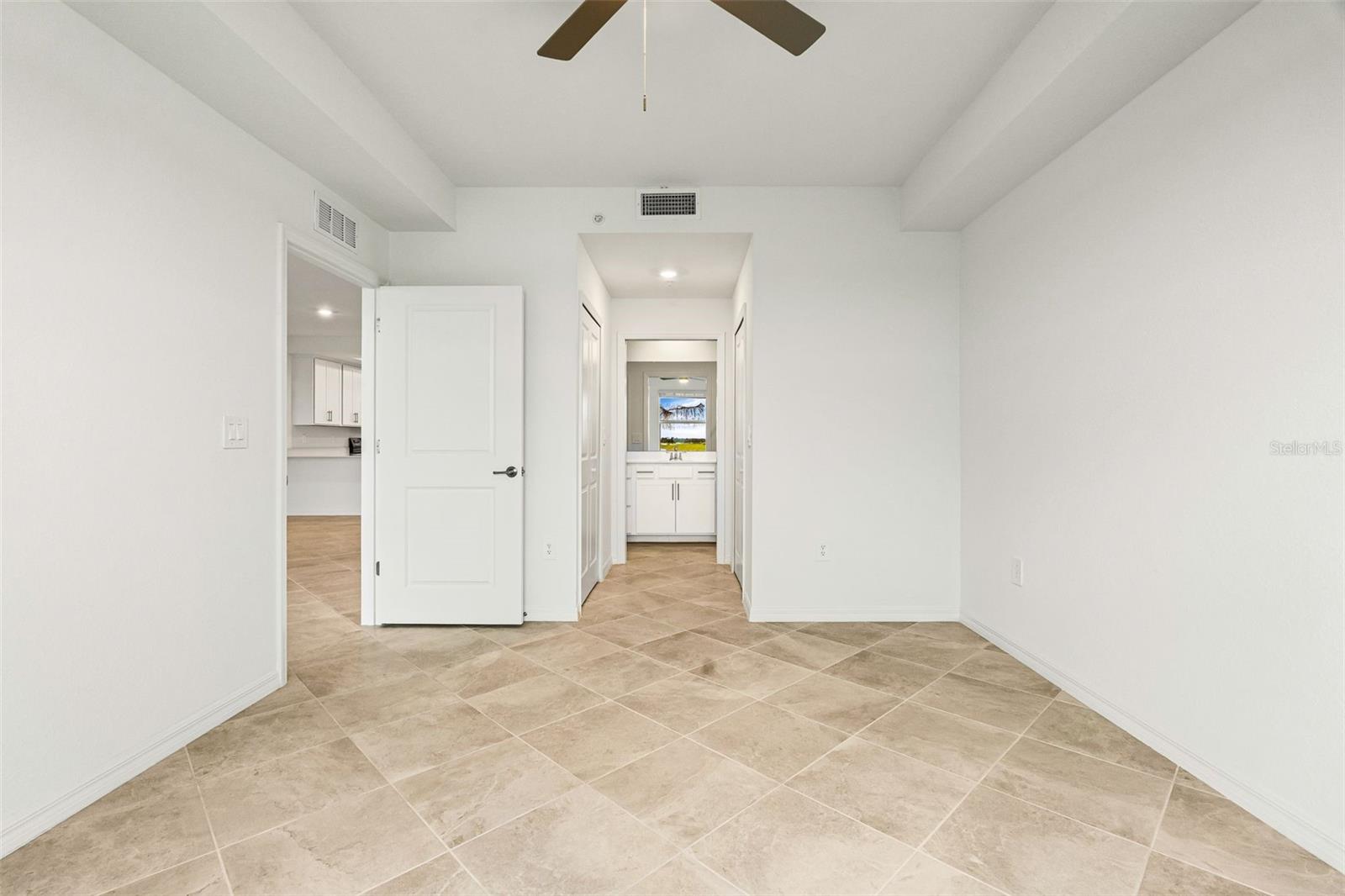 19140 SCALLOP LOOP #105