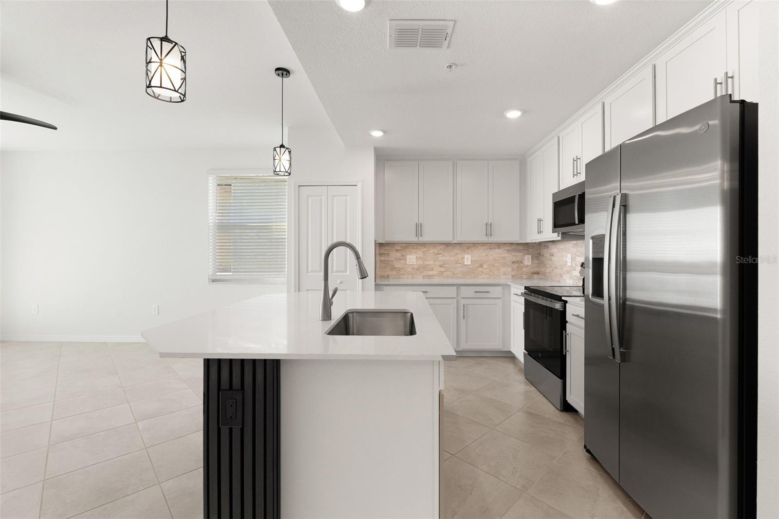 19140 SCALLOP LOOP #208