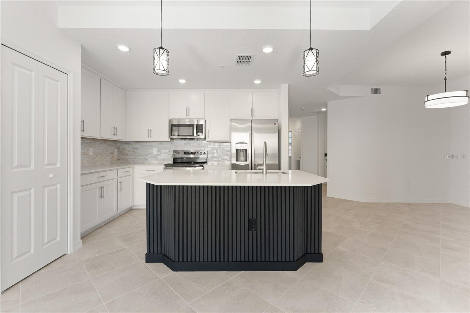 19140 SCALLOP LOOP #208