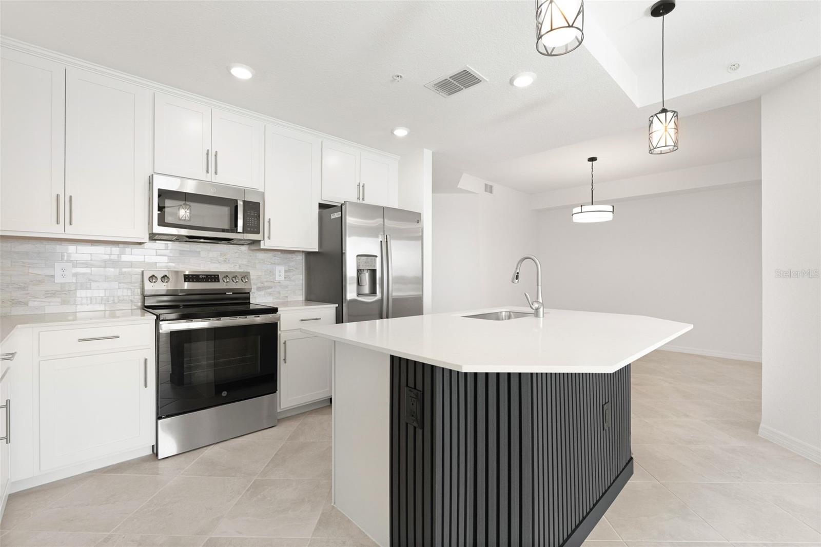 19140 SCALLOP LOOP #208