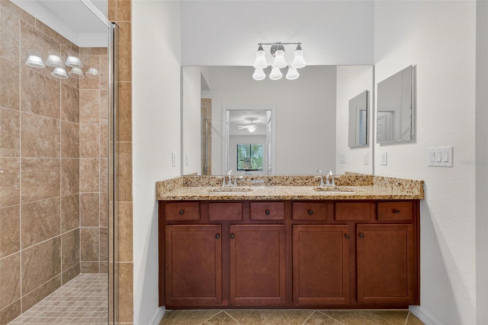 5527 PALMER CIR #205