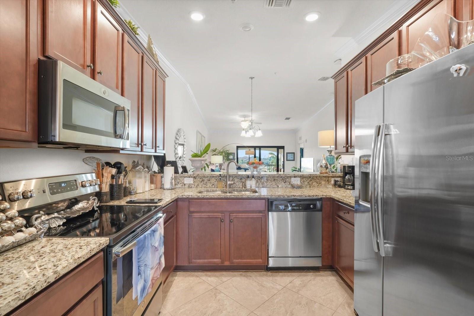 5527 PALMER CIR #205