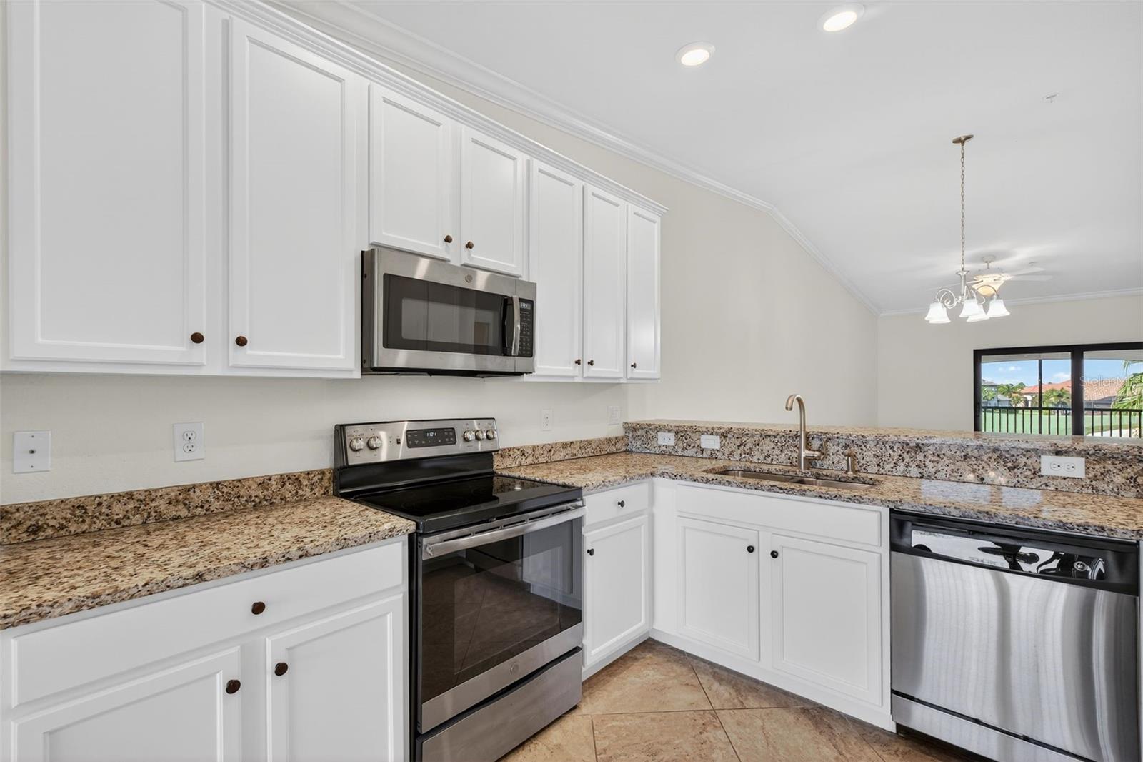 5527 PALMER CIR #205