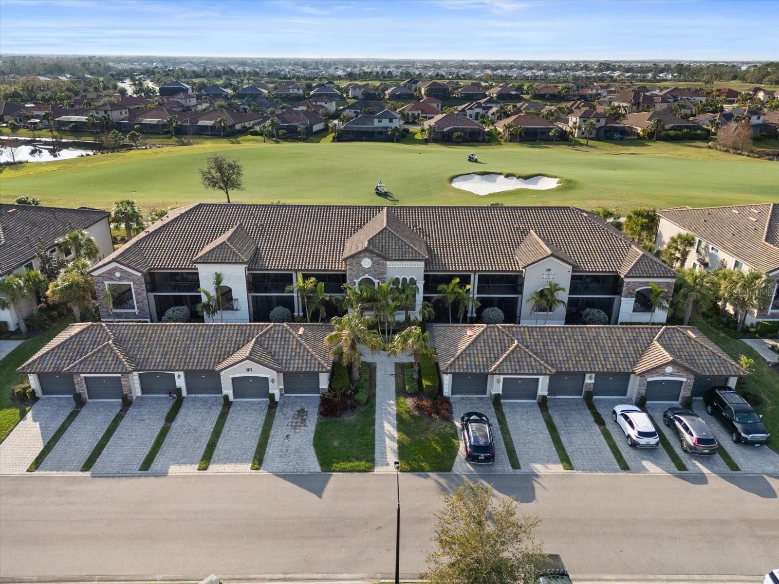 5527 PALMER CIR #205