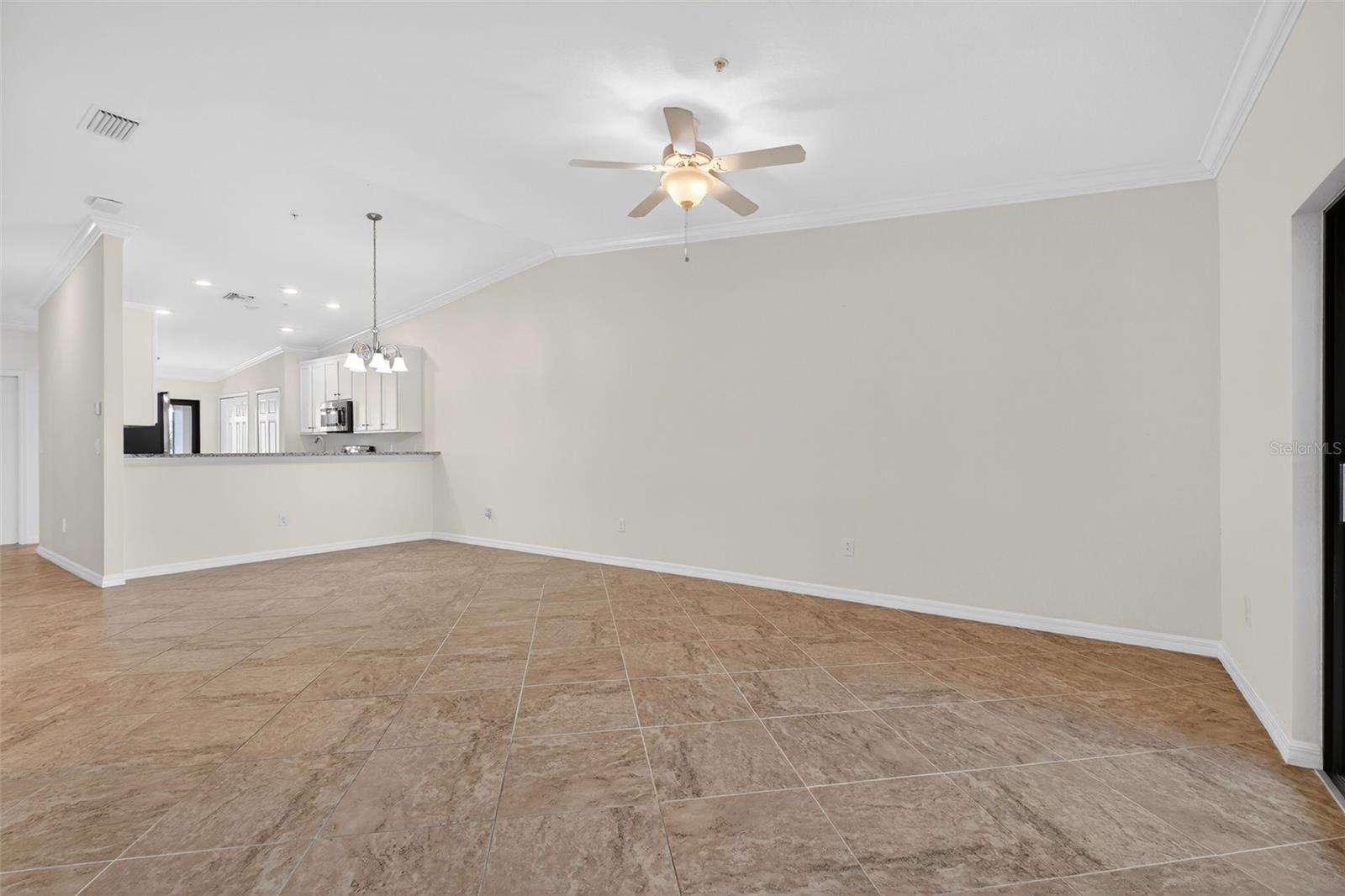 5527 PALMER CIR #205