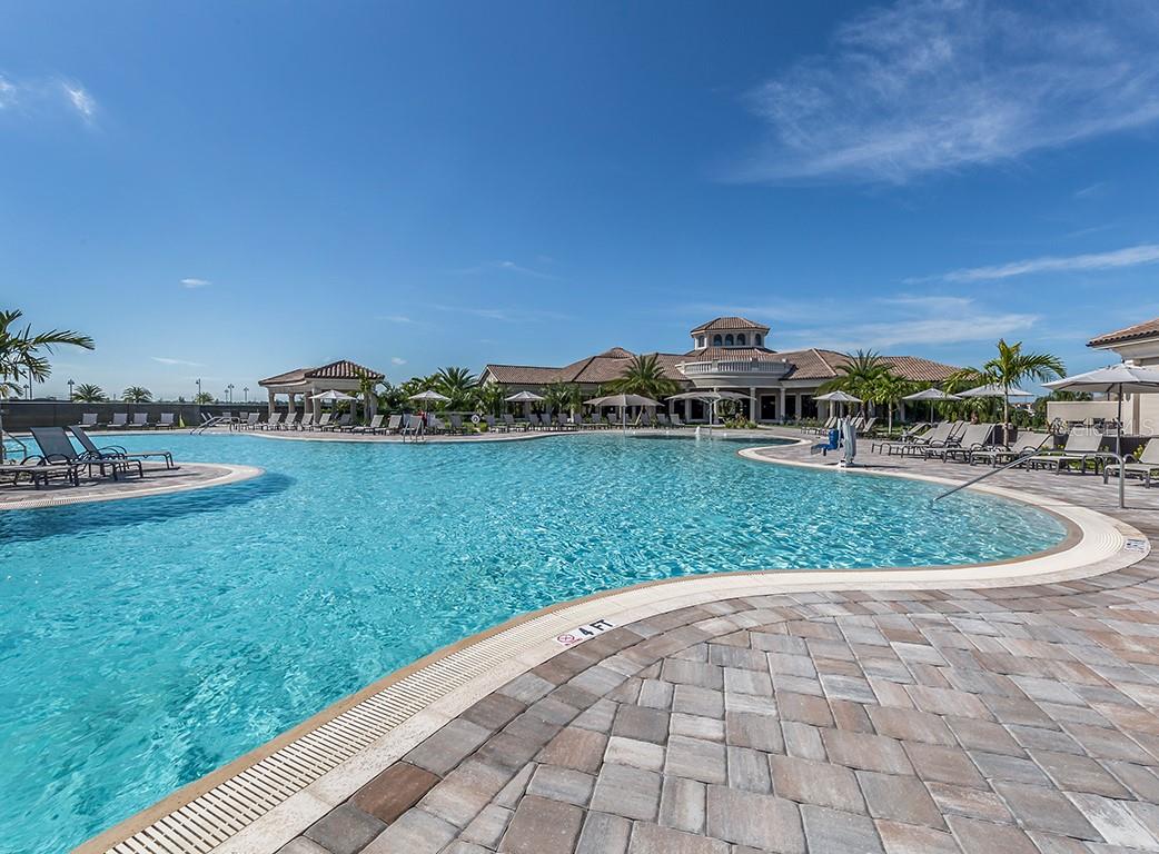 5527 PALMER CIR #205