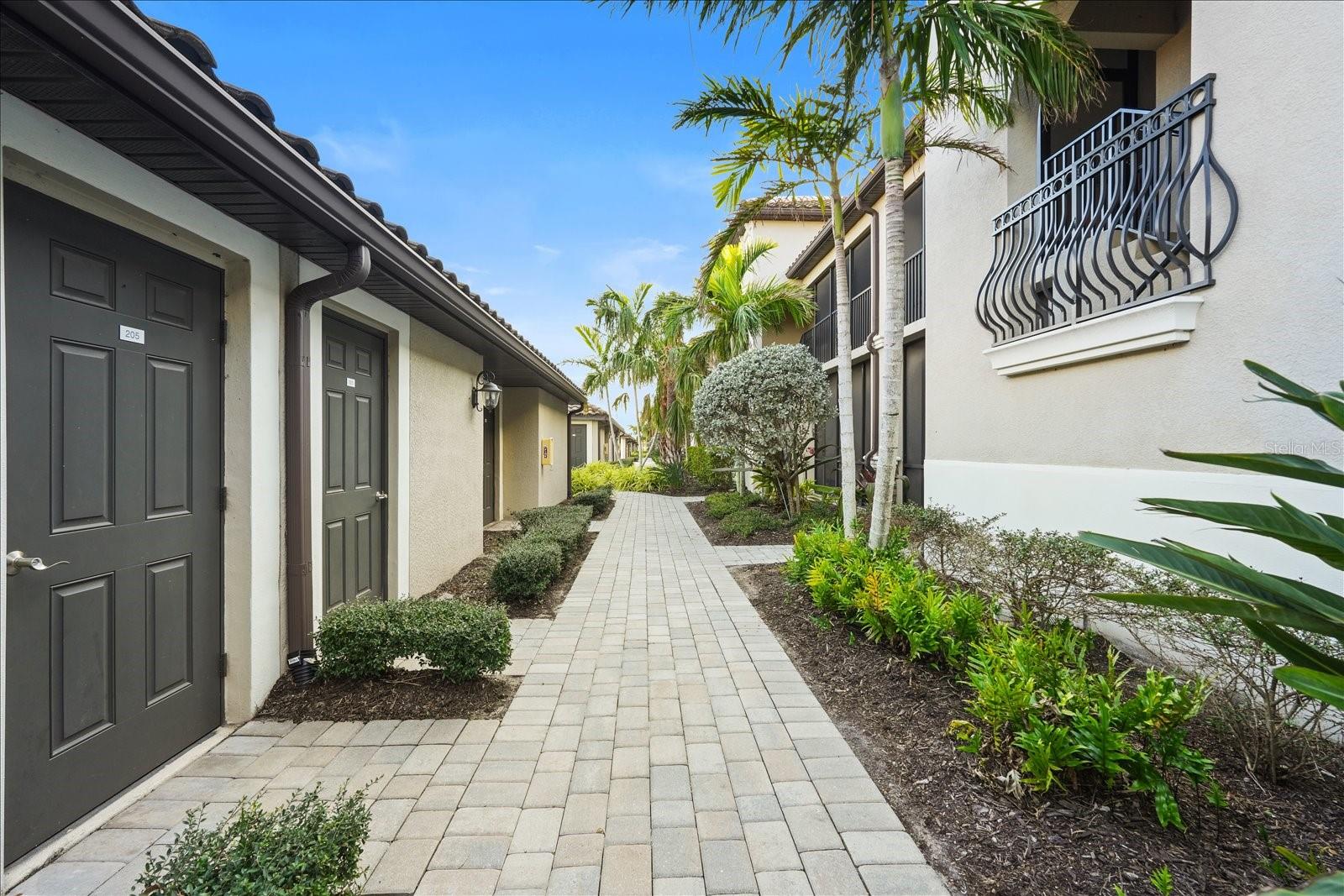 5527 PALMER CIR #205