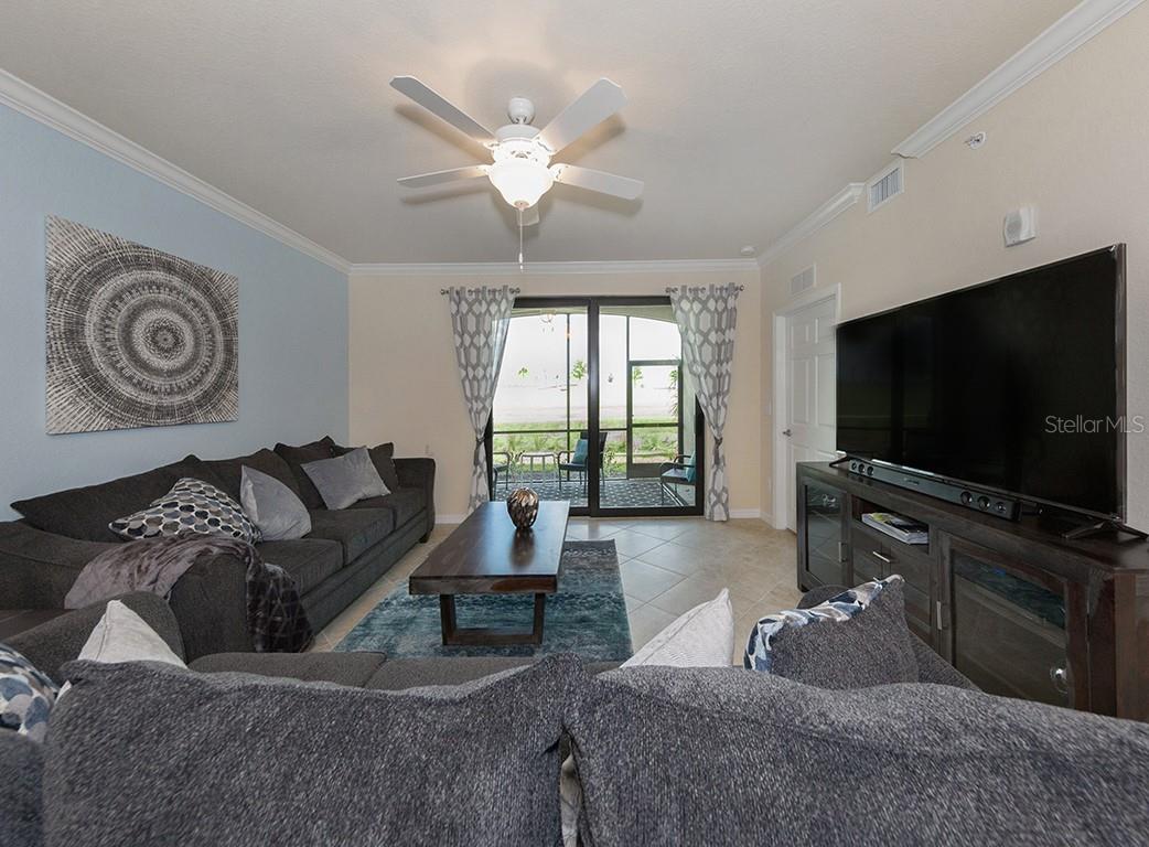 5528 PALMER CIR #105