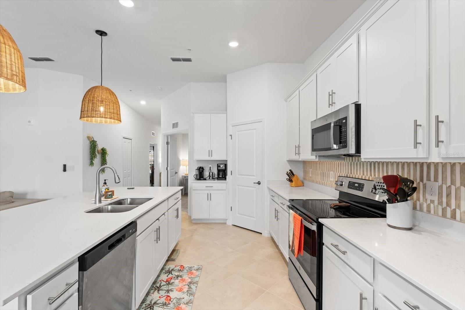 12440 WELLEN GOLF ST #204