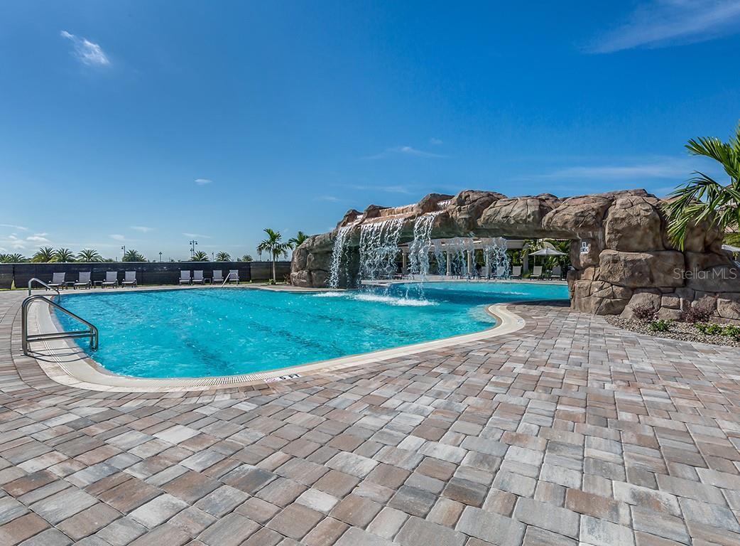 5548 PALMER CIR #103