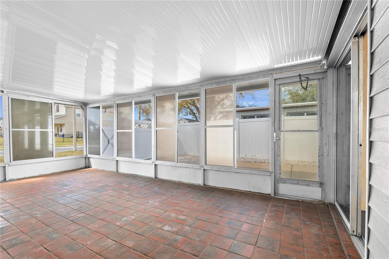 2814 20TH AVENUE DR W