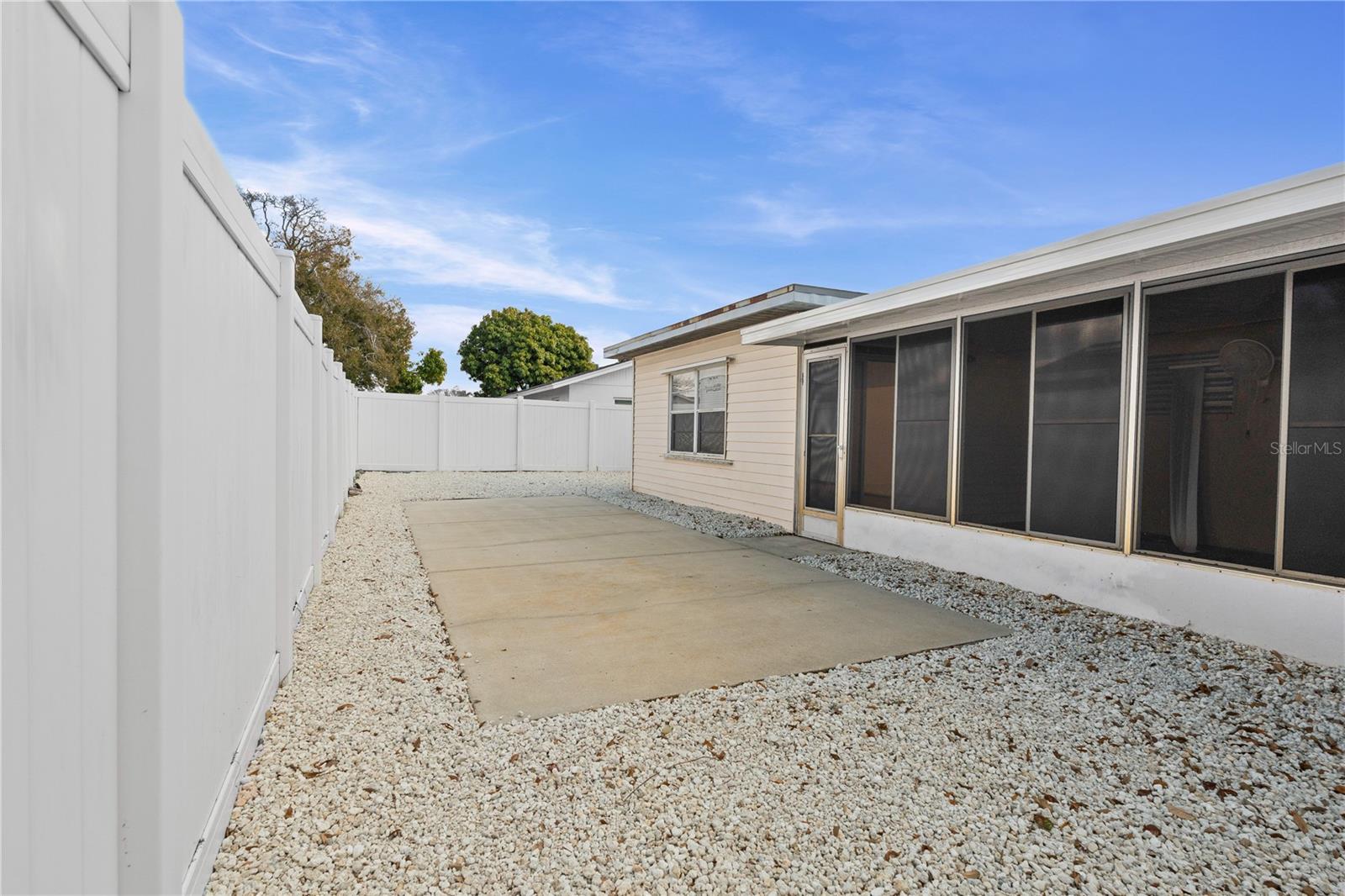 2814 20TH AVENUE DR W