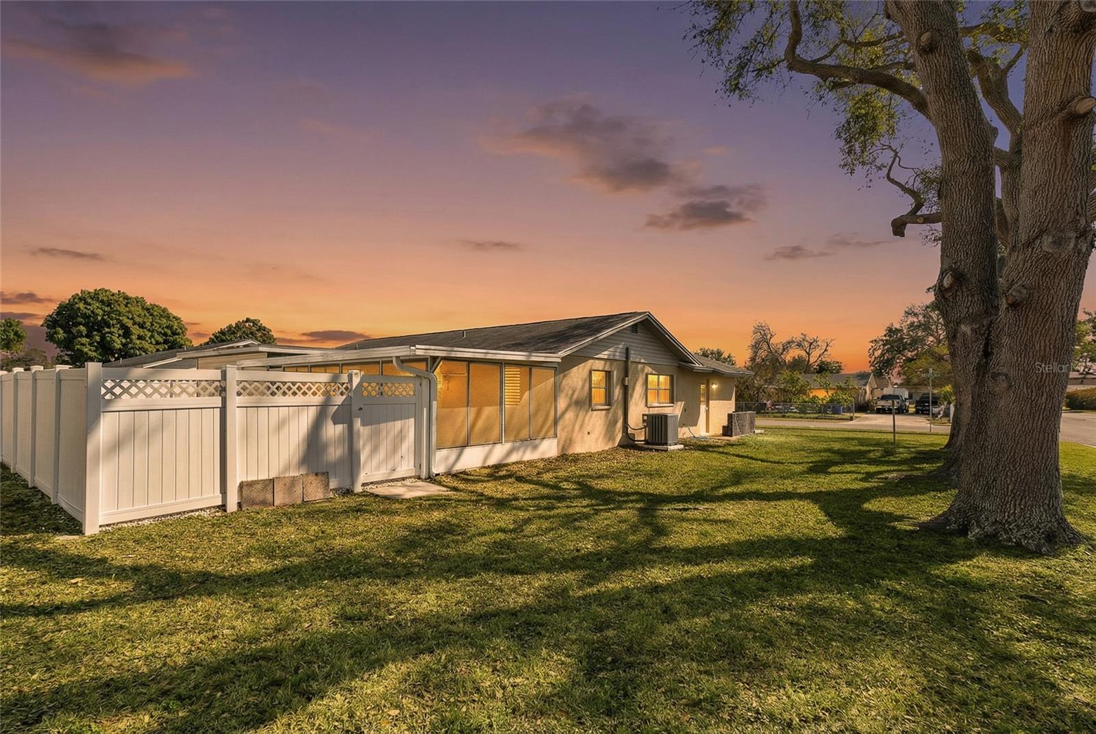 2814 20TH AVENUE DR W