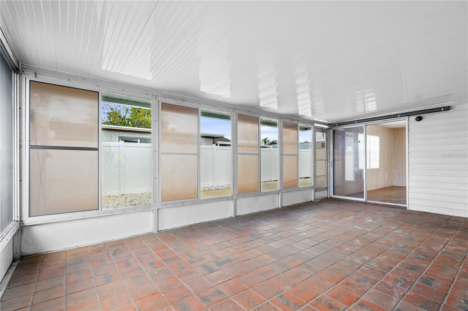 2814 20TH AVENUE DR W