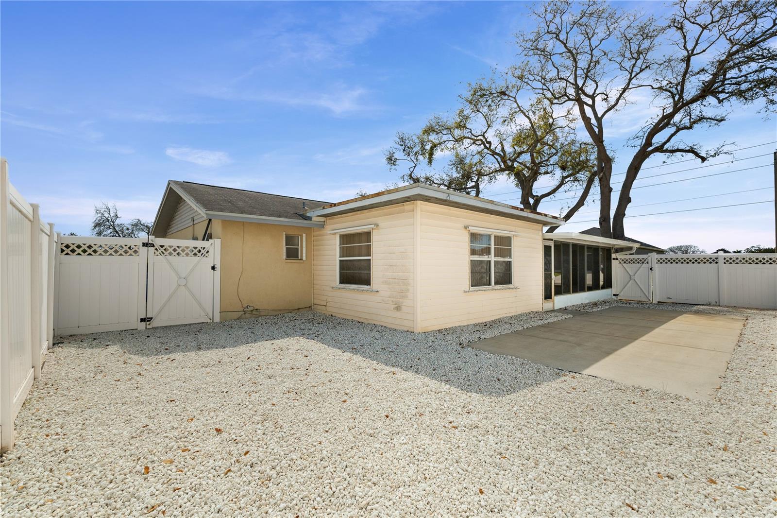 2814 20TH AVENUE DR W