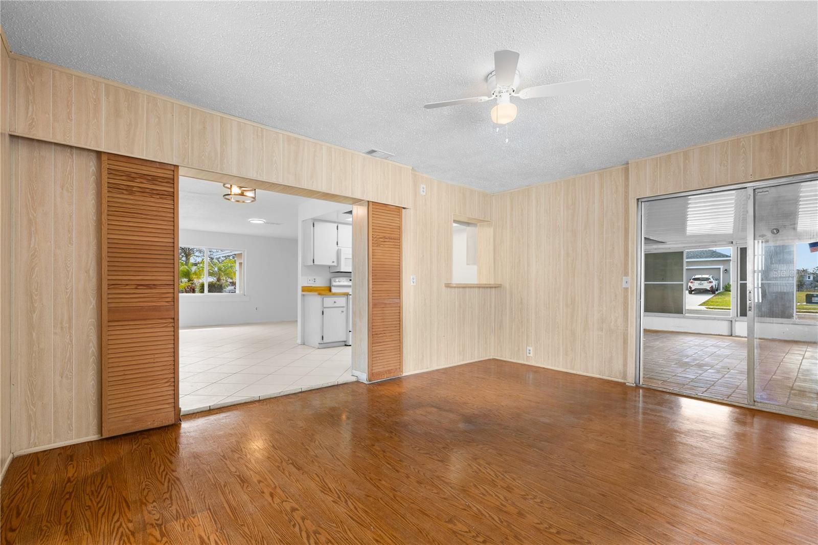 2814 20TH AVENUE DR W