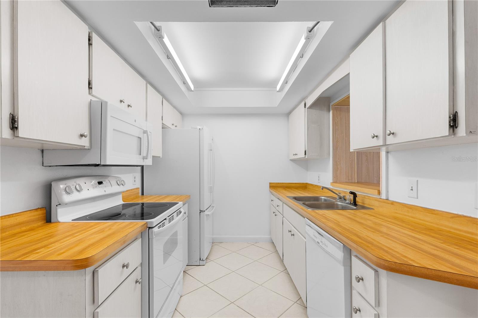 2814 20TH AVENUE DR W