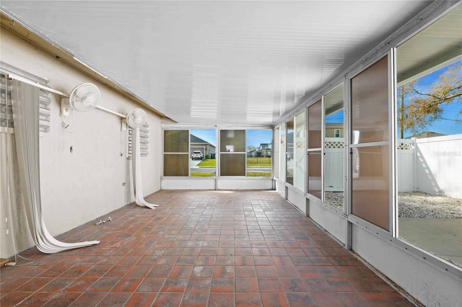 2814 20TH AVENUE DR W