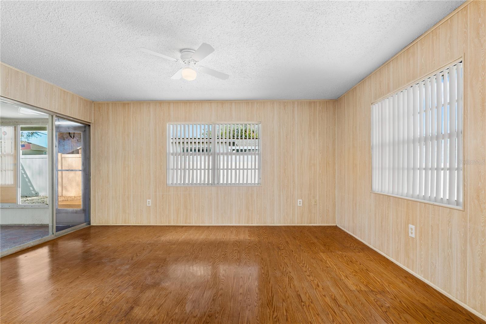 2814 20TH AVENUE DR W