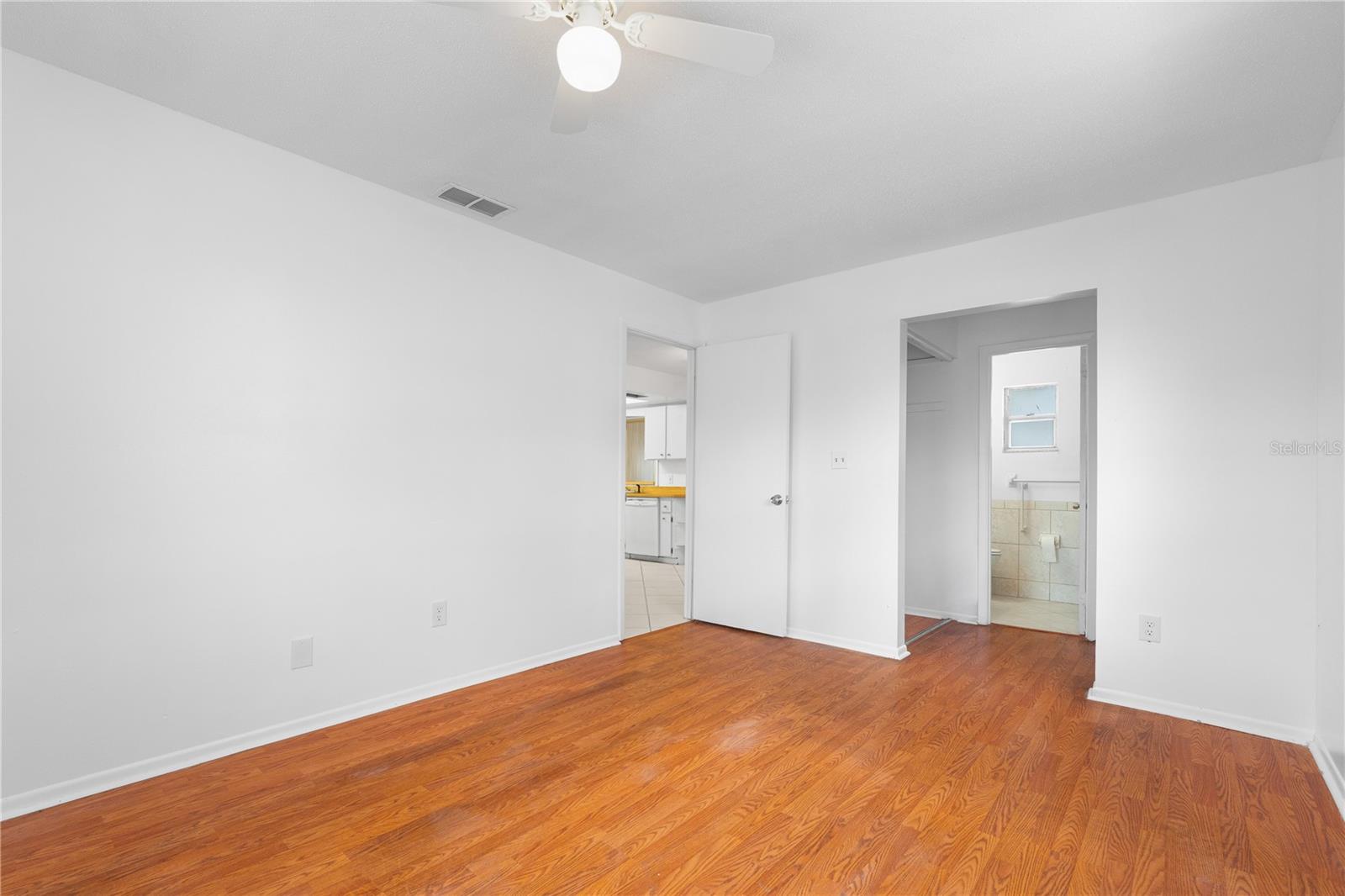 2814 20TH AVENUE DR W