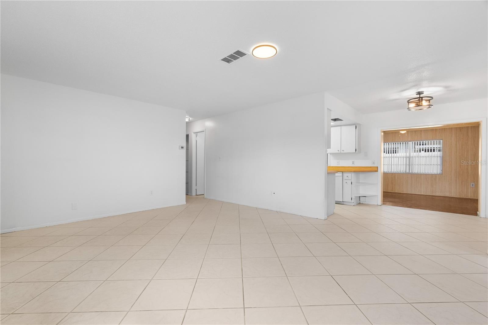 2814 20TH AVENUE DR W