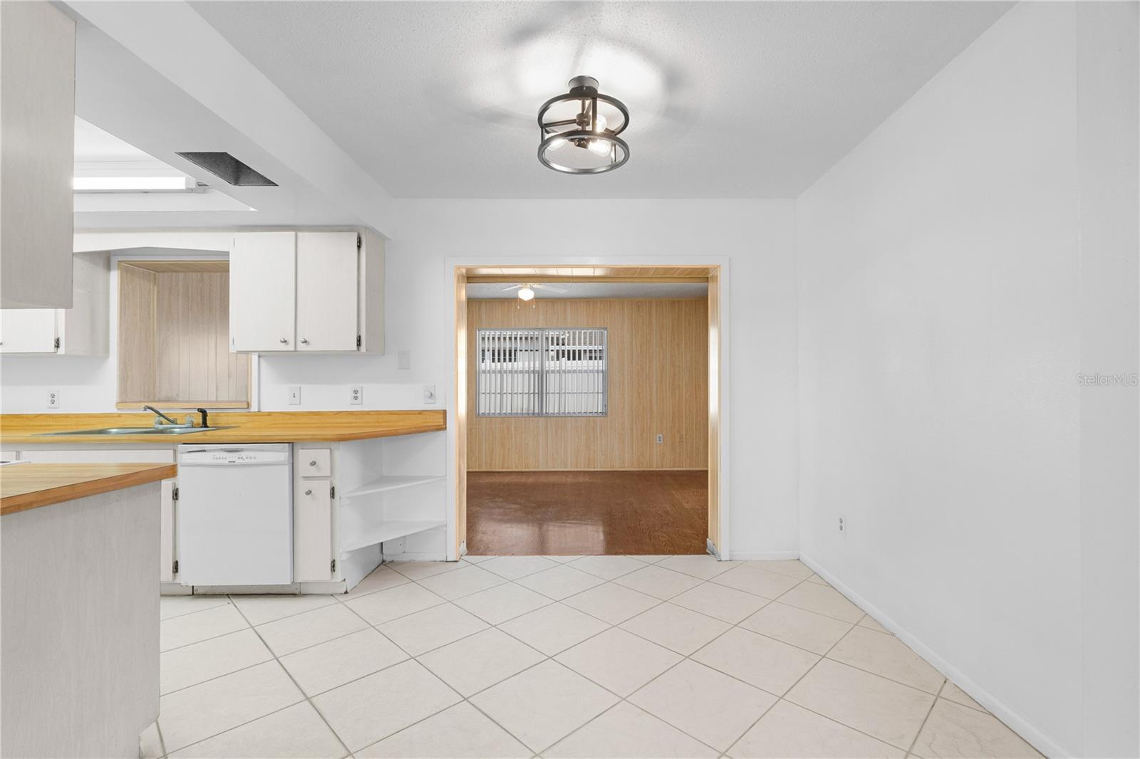 2814 20TH AVENUE DR W