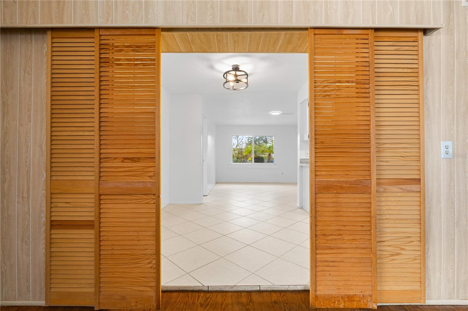 2814 20TH AVENUE DR W