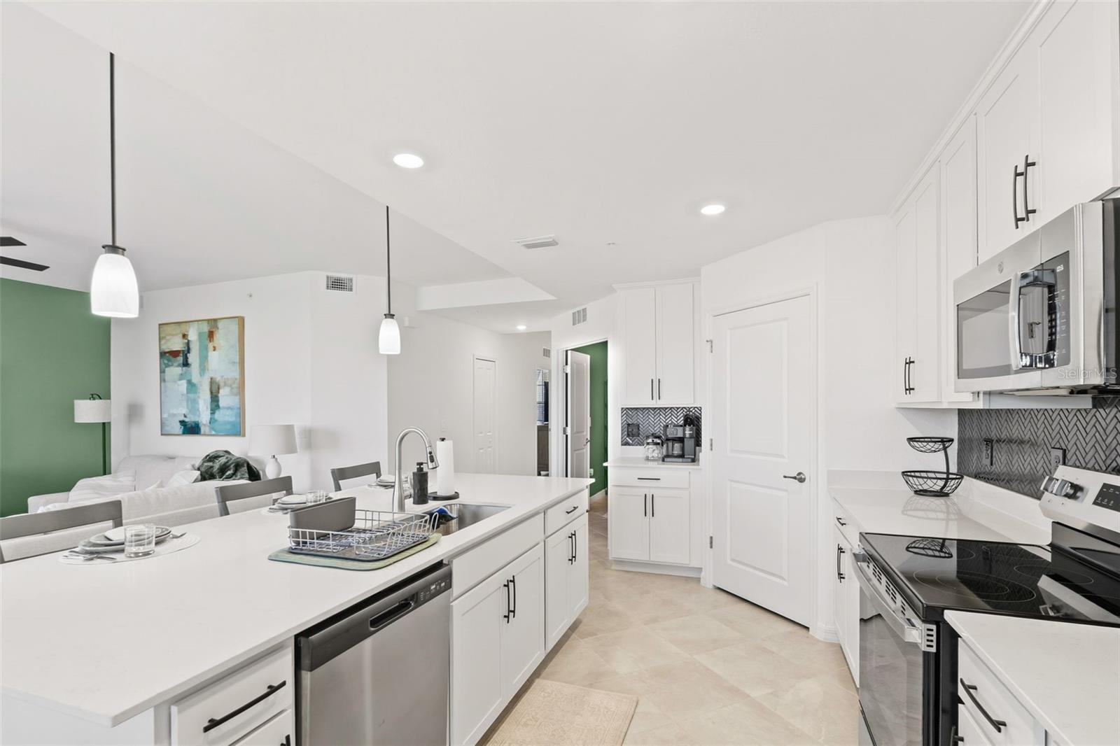 19015 SCALLOP LOOP #106