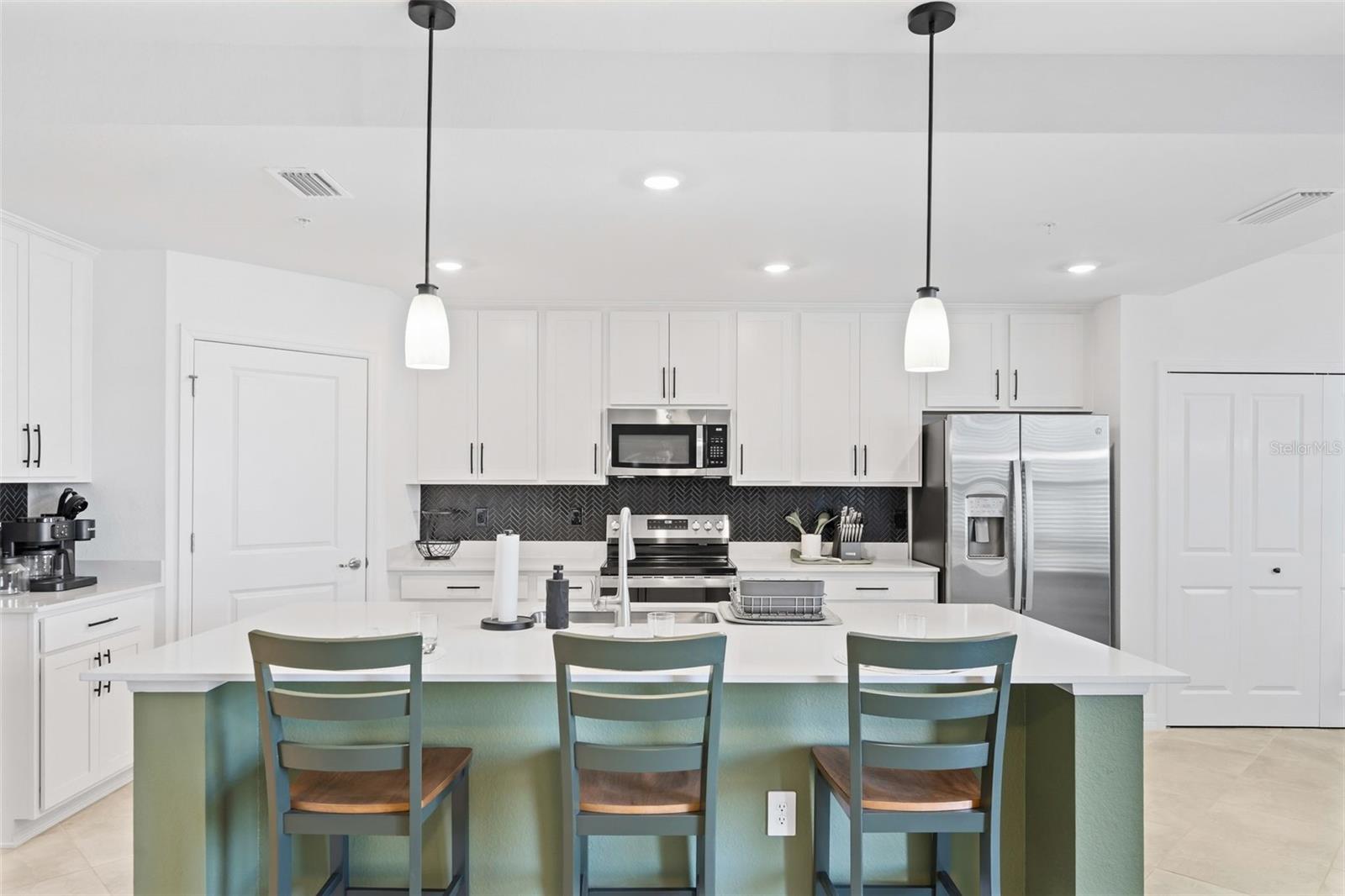 19015 SCALLOP LOOP #106