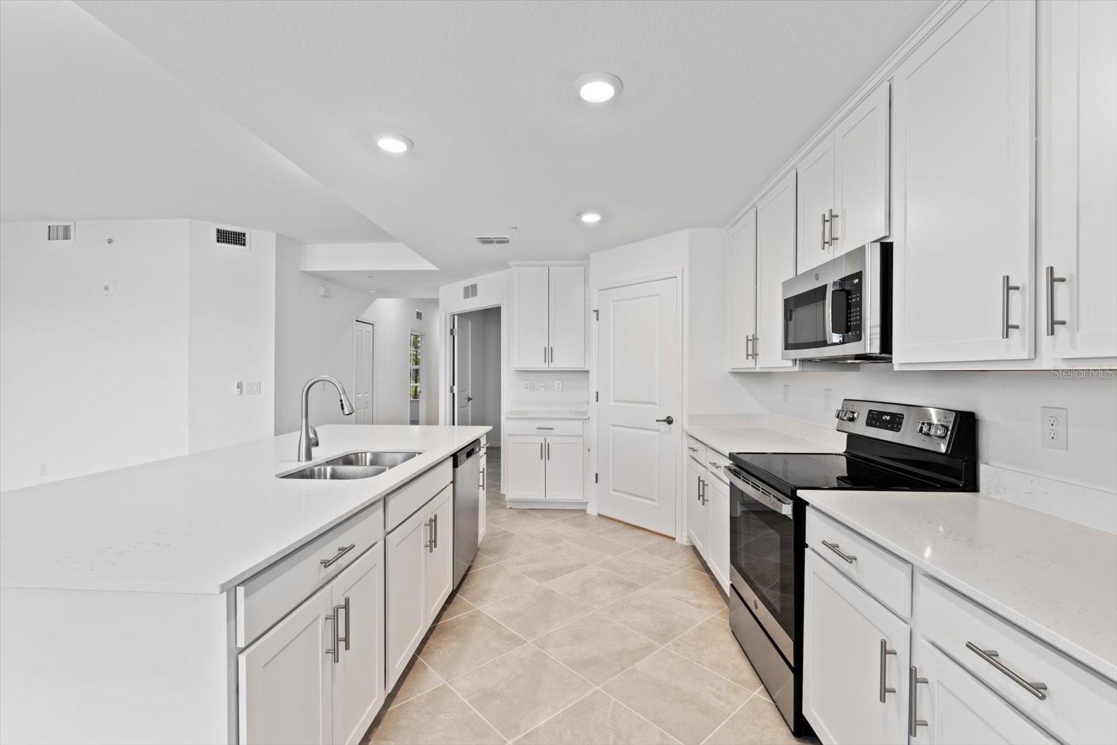 12440 WELLEN GOLF ST #104