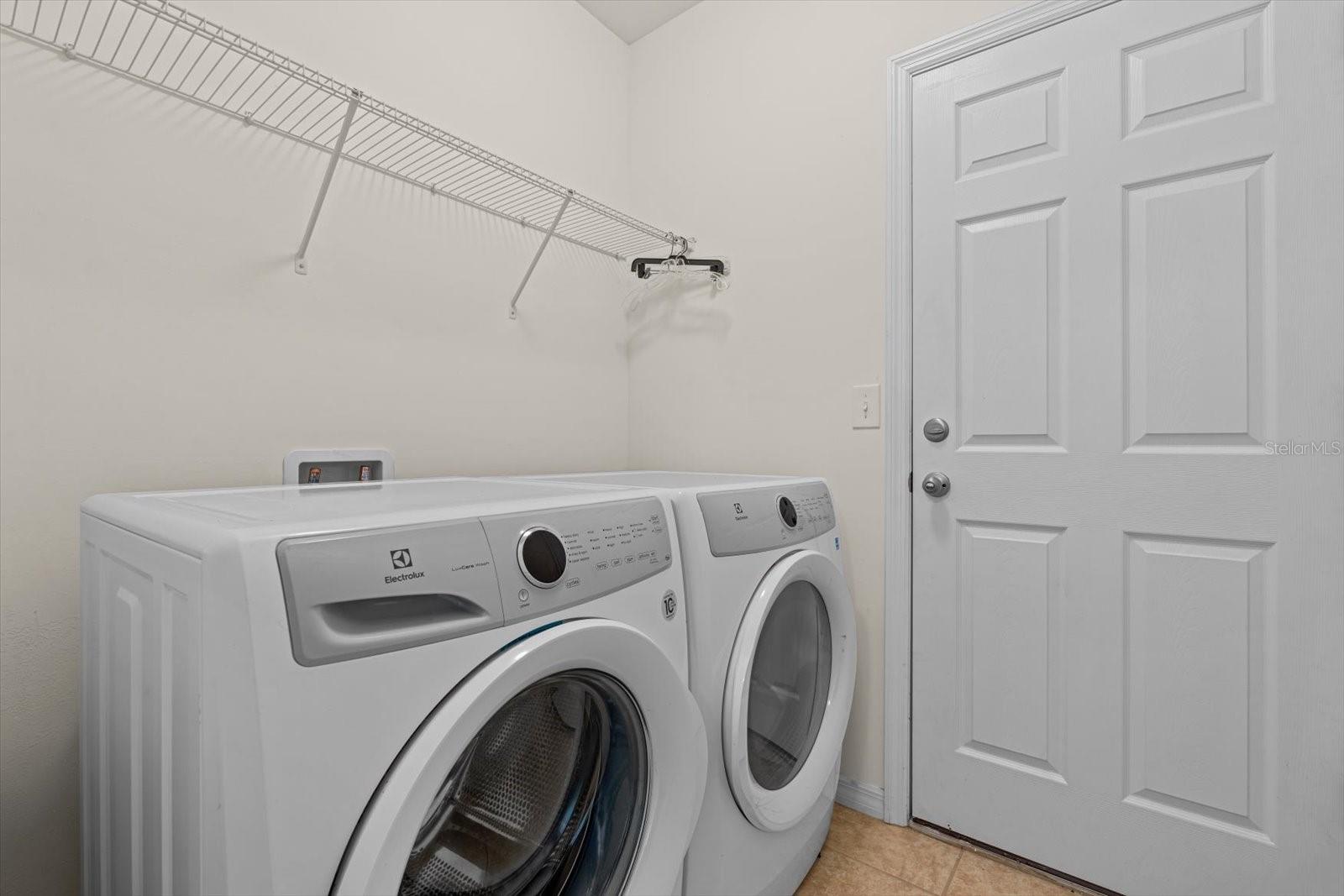 8932 EXCELSIOR PL