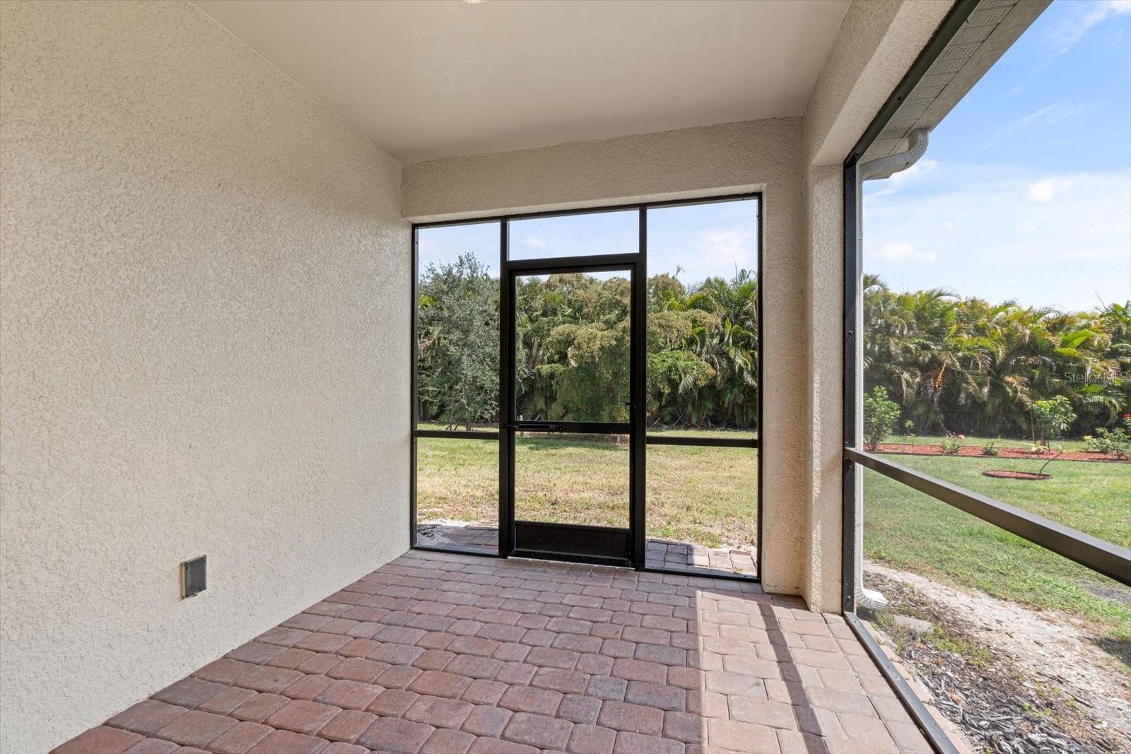 8932 EXCELSIOR PL