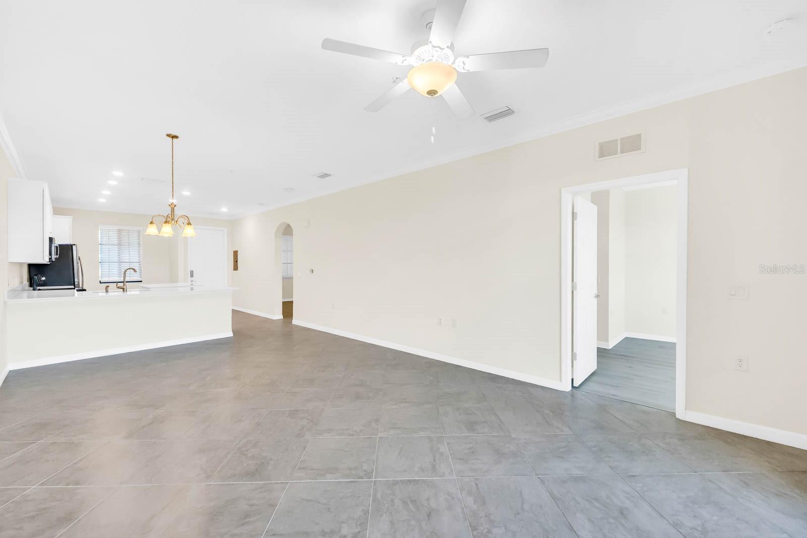 17510 GAWTHROP DR #404