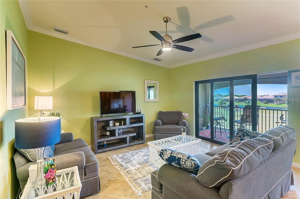 5517 PALMER CIR #203