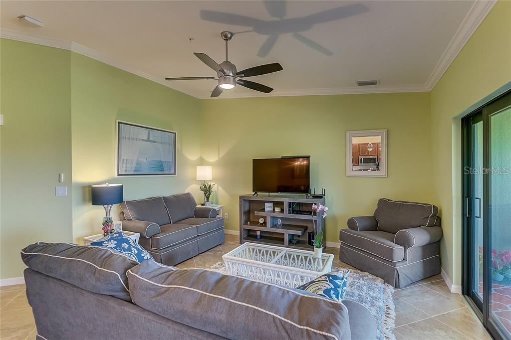 5517 PALMER CIR #203
