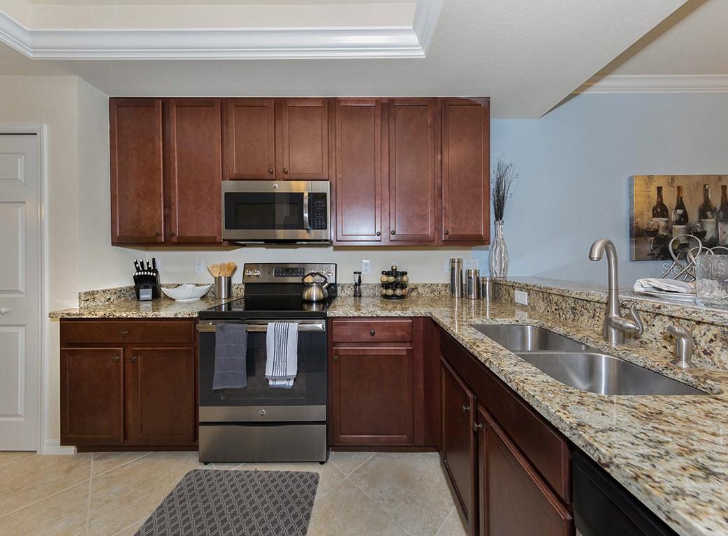 5528 PALMER CIR #105
