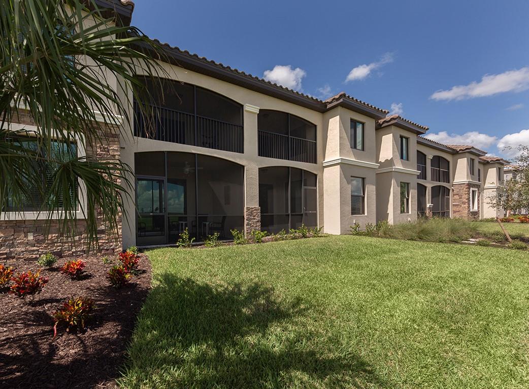 5528 PALMER CIR #105