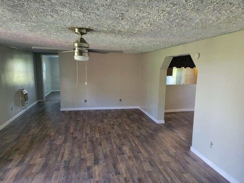 7056 W Tunnel Hill Road