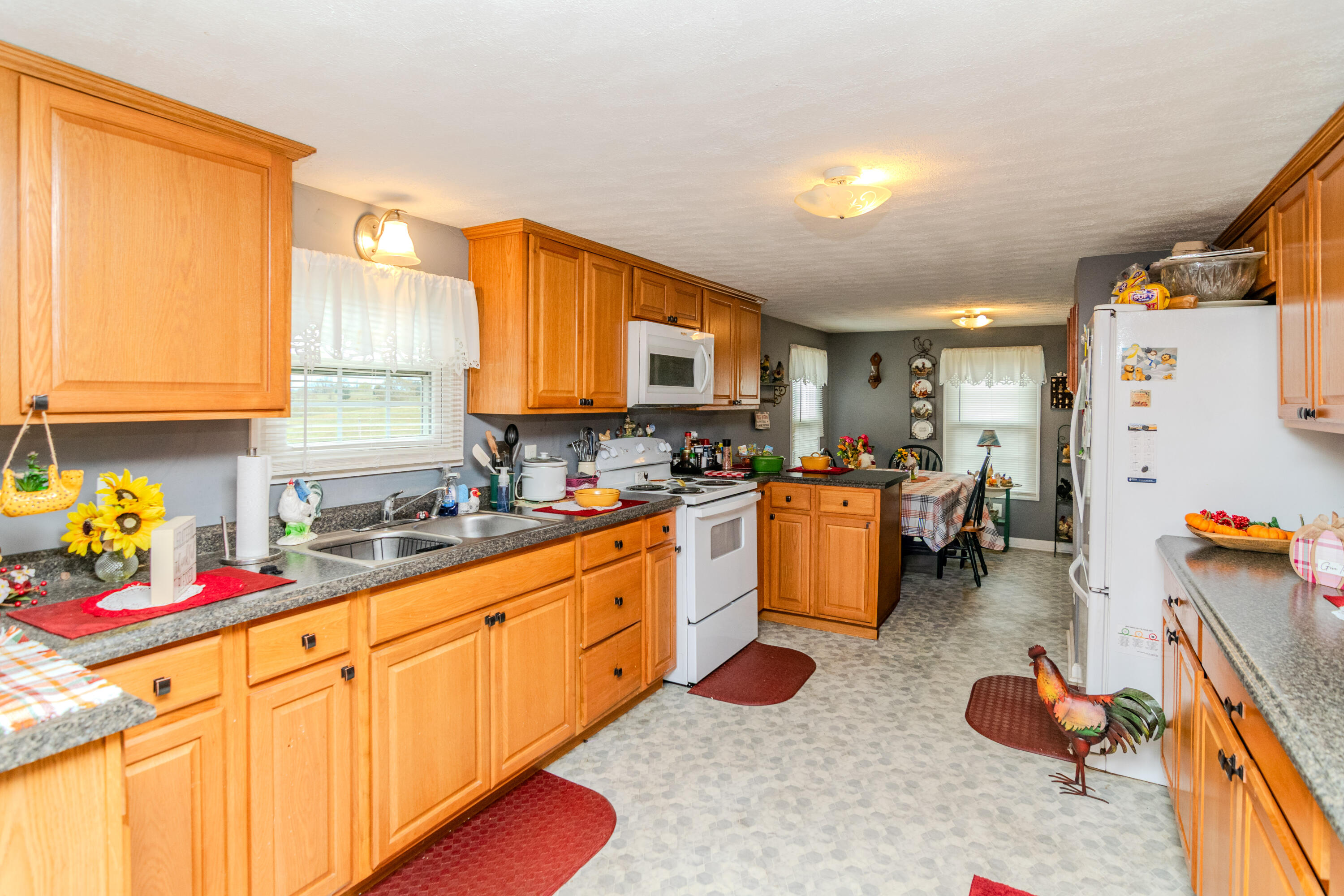 936 Perry Pike