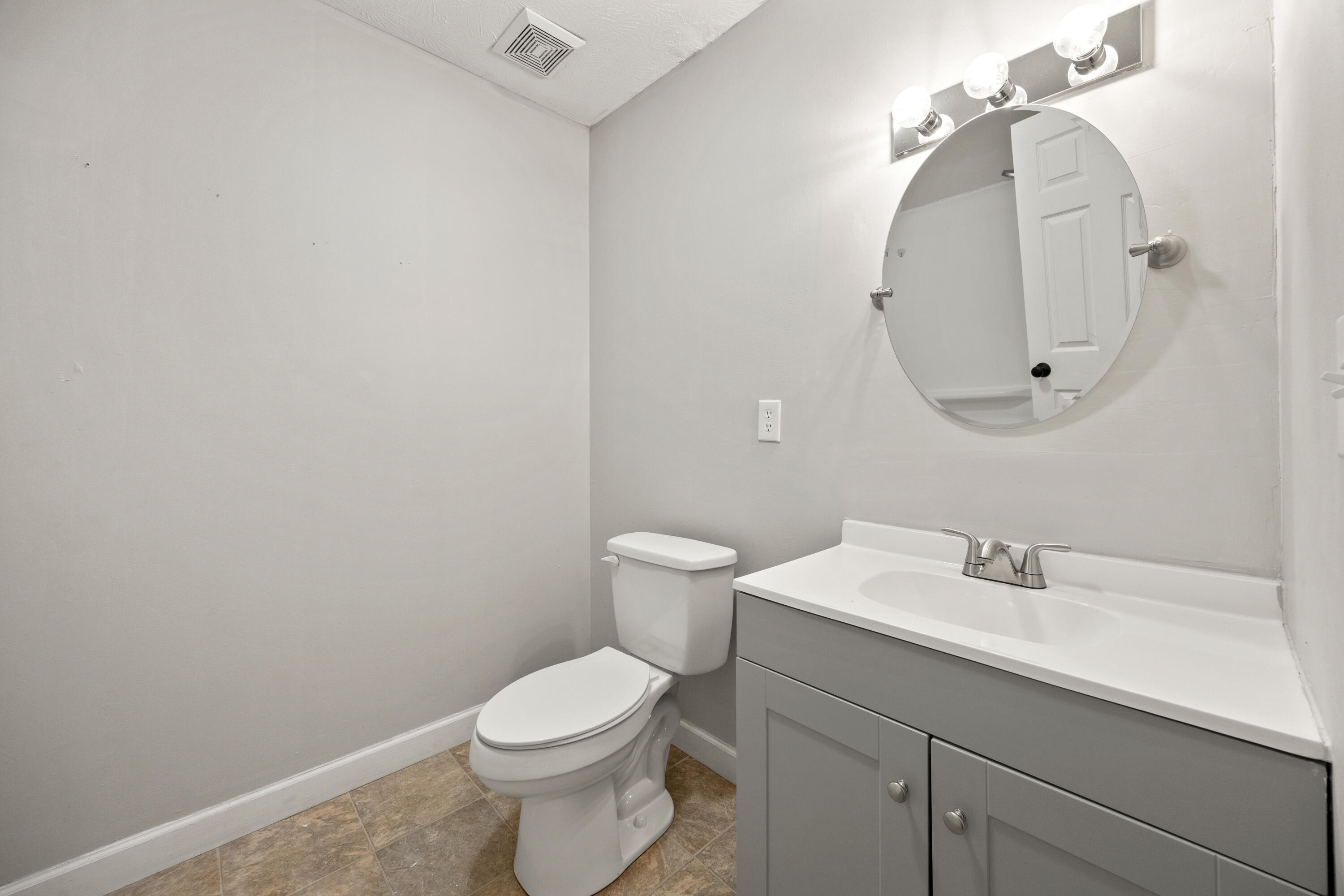 2539 Lindenhurst Loop