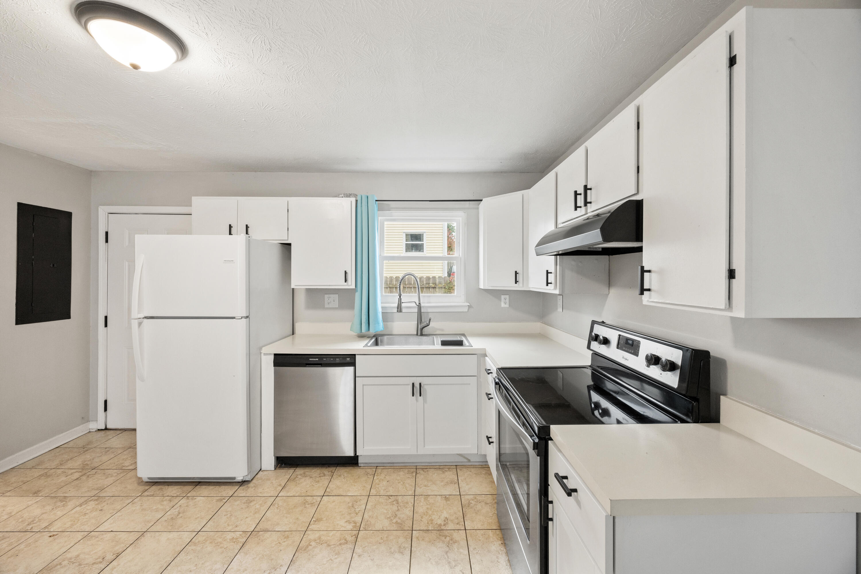 2539 Lindenhurst Loop