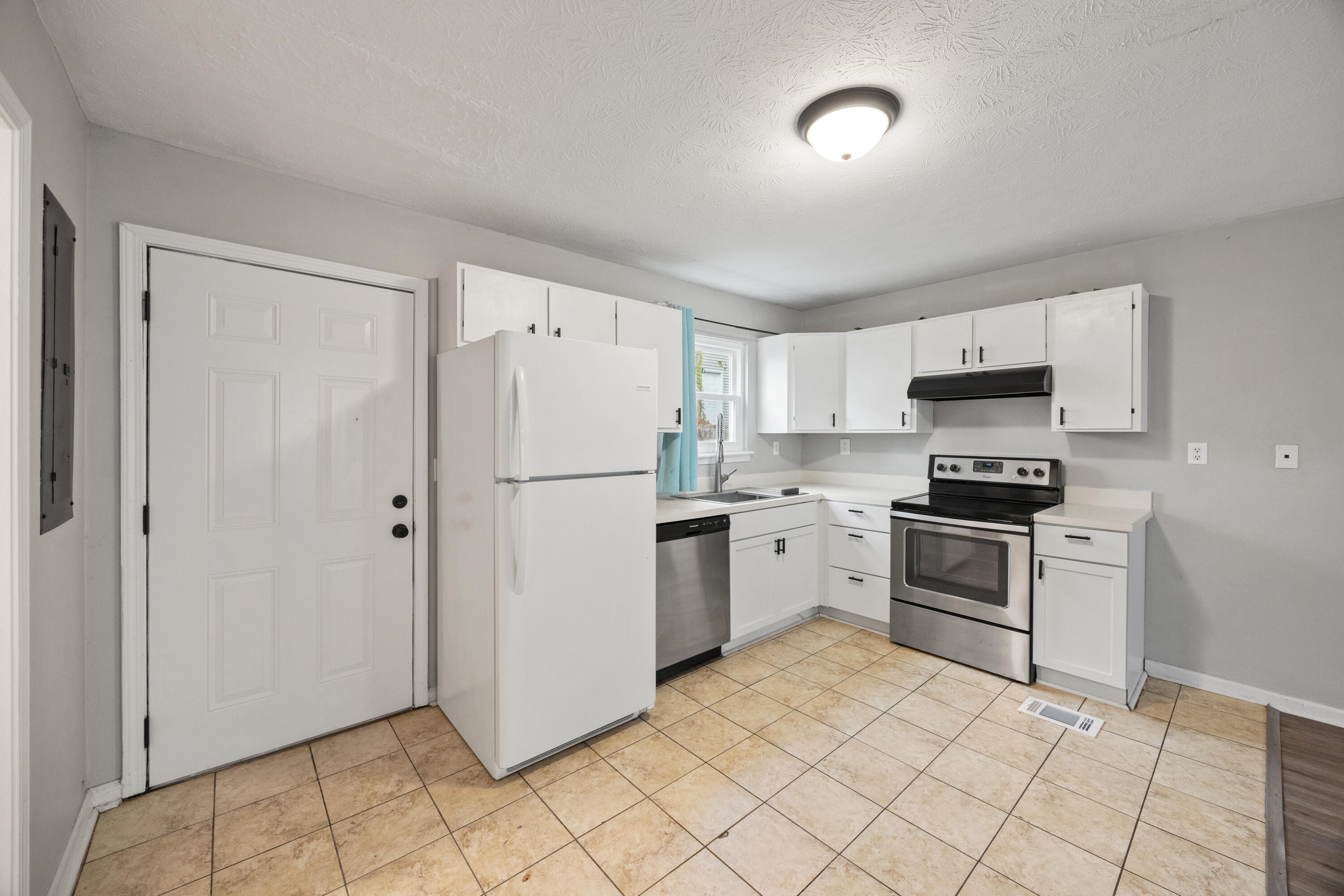 2539 Lindenhurst Loop