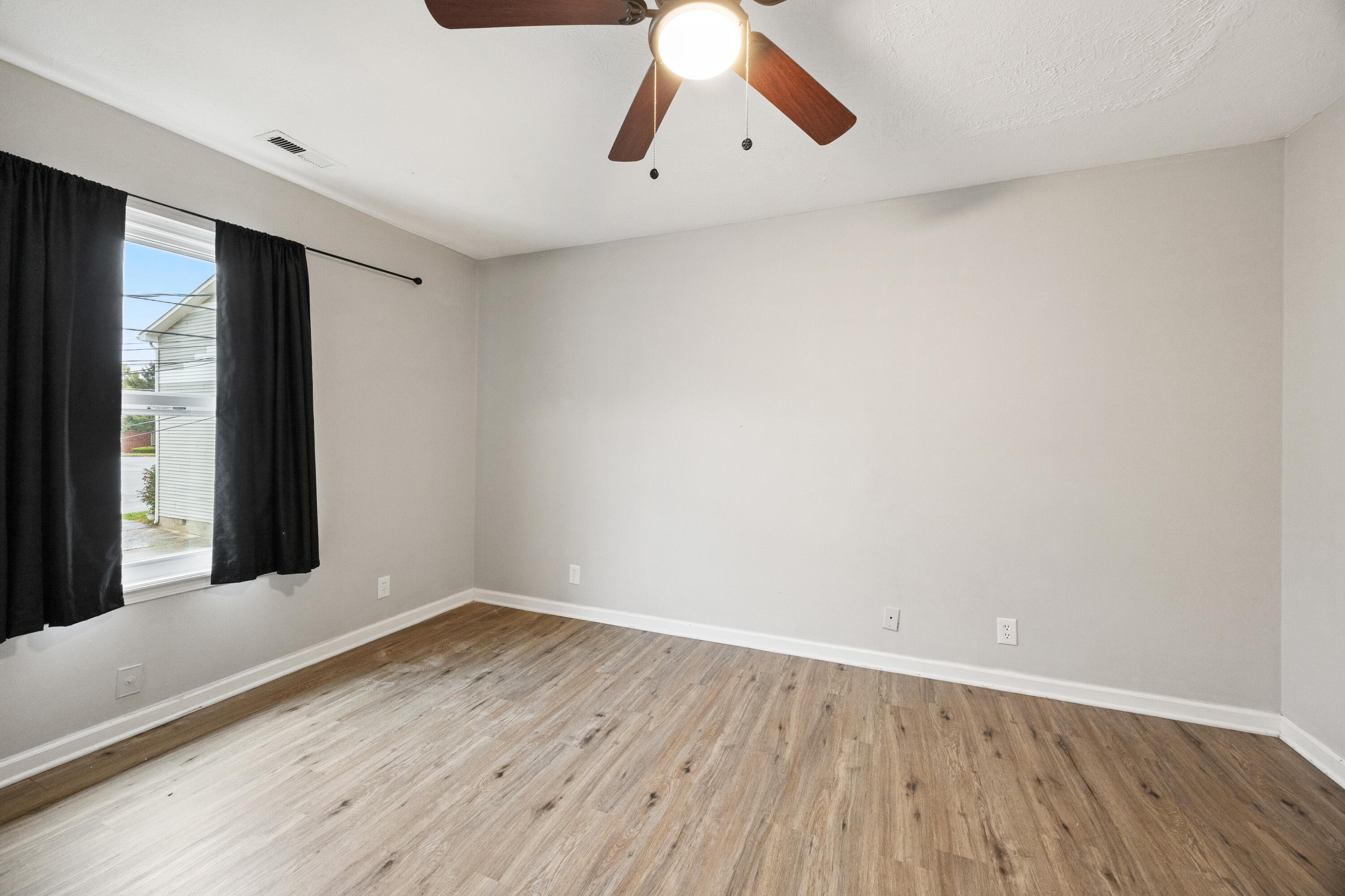 2539 Lindenhurst Loop