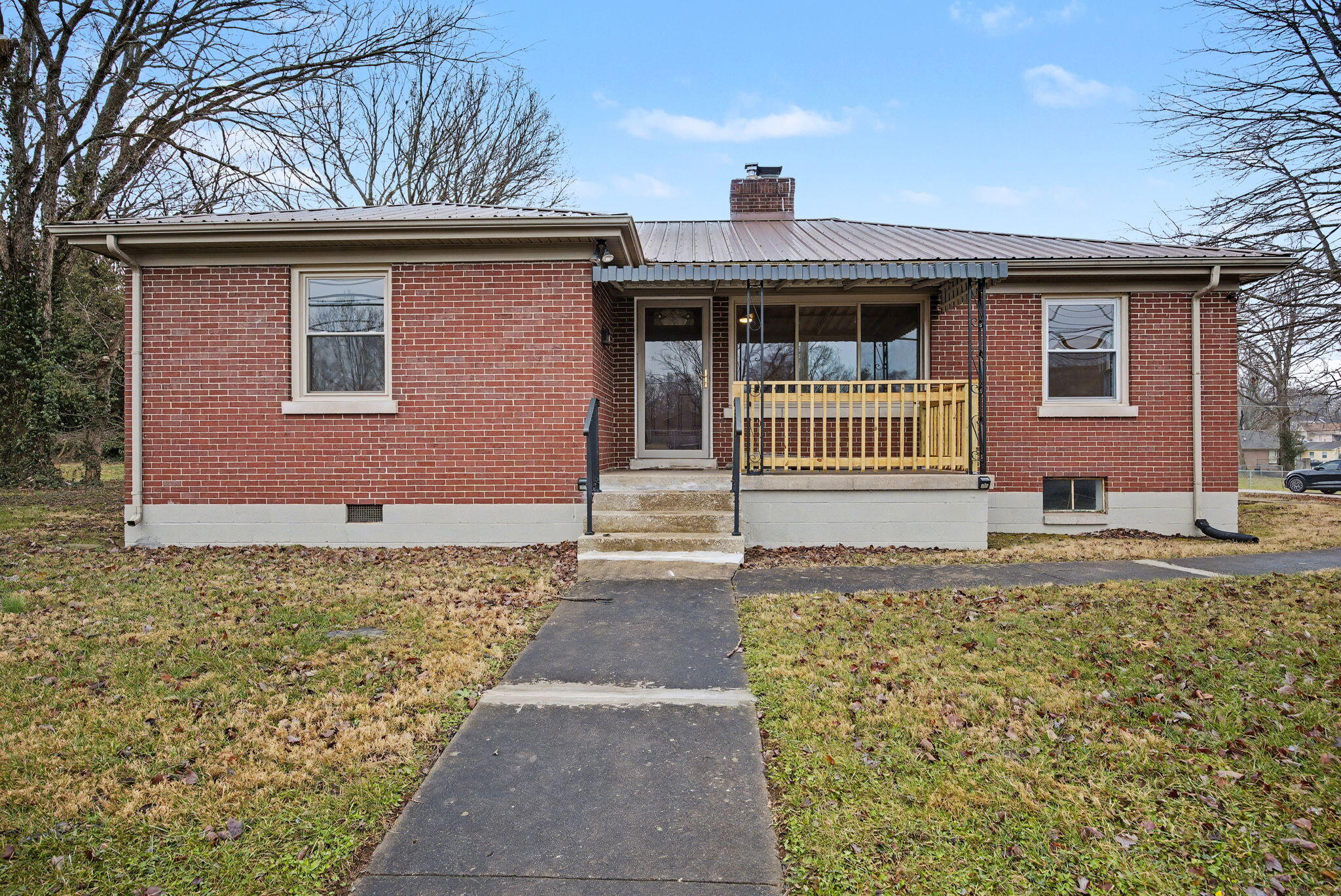 300 E Maple Street